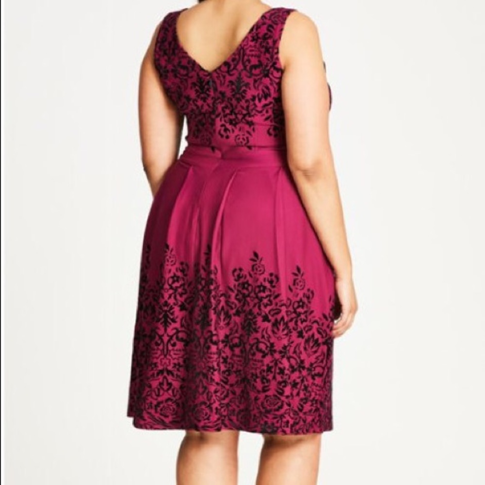 BNWOT CITY CHIC Border Flock Fit & Flare Dress - Picture 4 of 13
